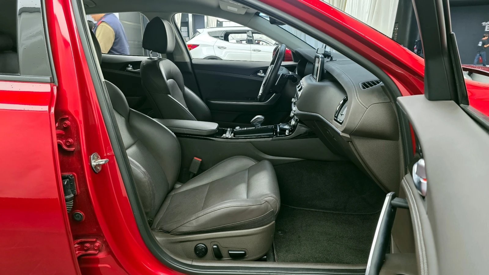 Kia Stinger 2.0T 2WD PLATINUM autogeorge.com, снимка 10 - Автомобили и джипове - 54121620