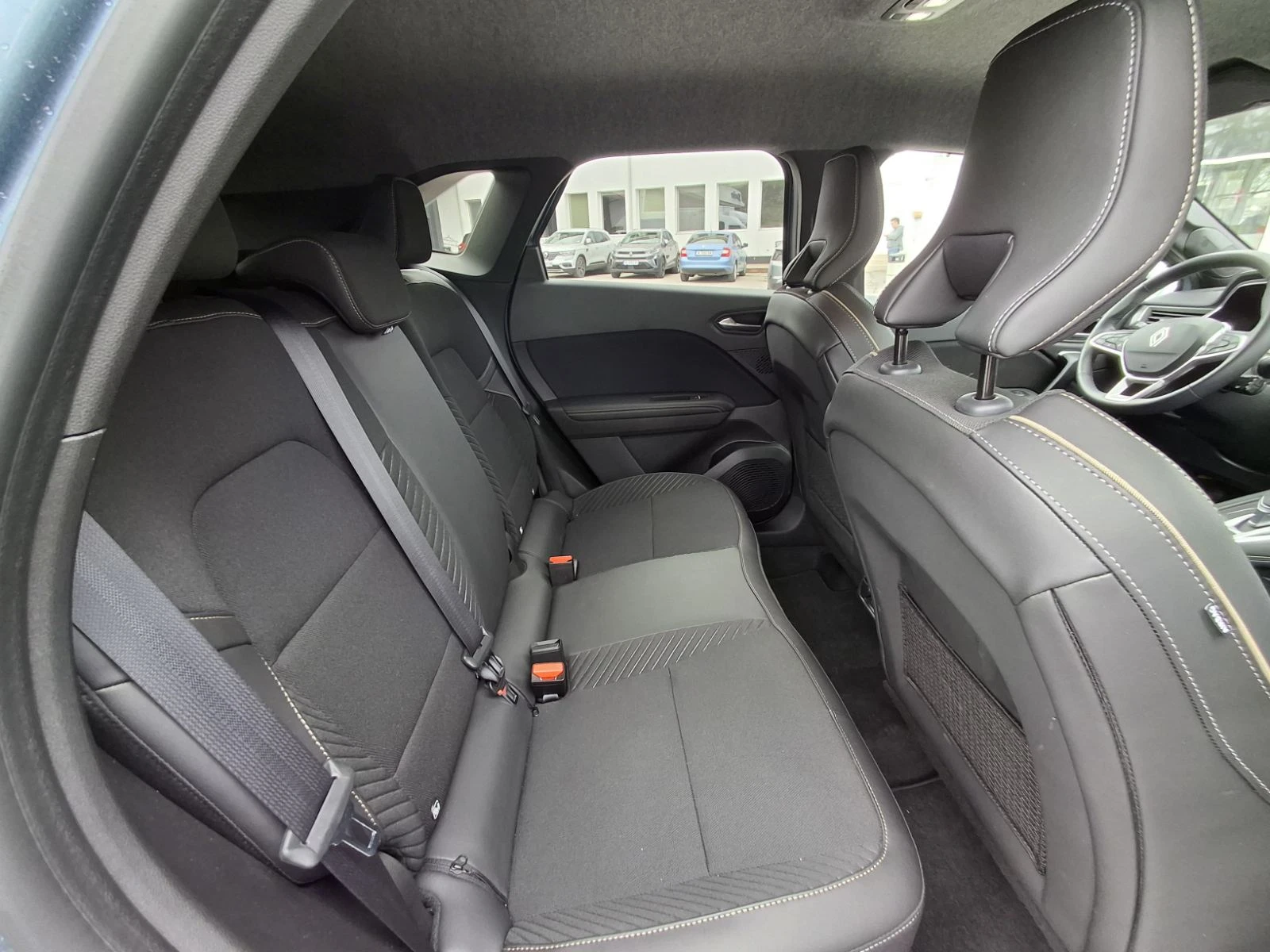 Renault Symbioz e-tech full hybrid 145, снимка 15 - Автомобили и джипове - 54267504