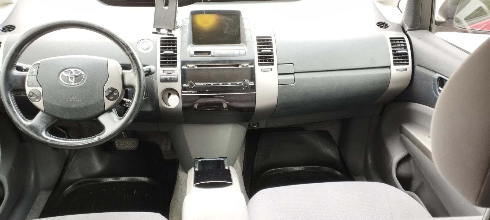 Toyota Prius 1.5 Hybrid + газ, снимка 8 - Автомобили и джипове - 54607923