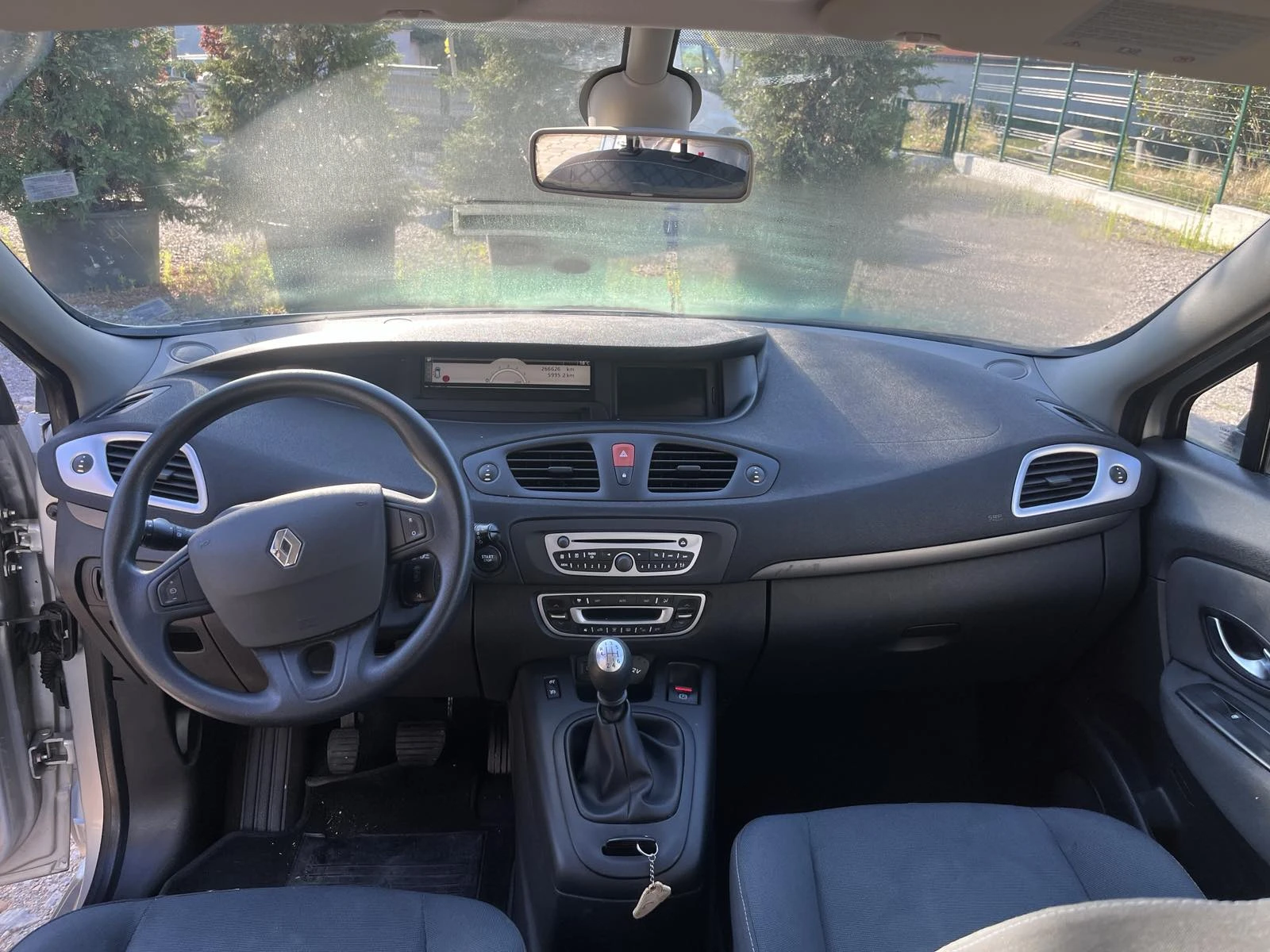 Renault Scenic, снимка 8 - Автомобили и джипове - 55486601