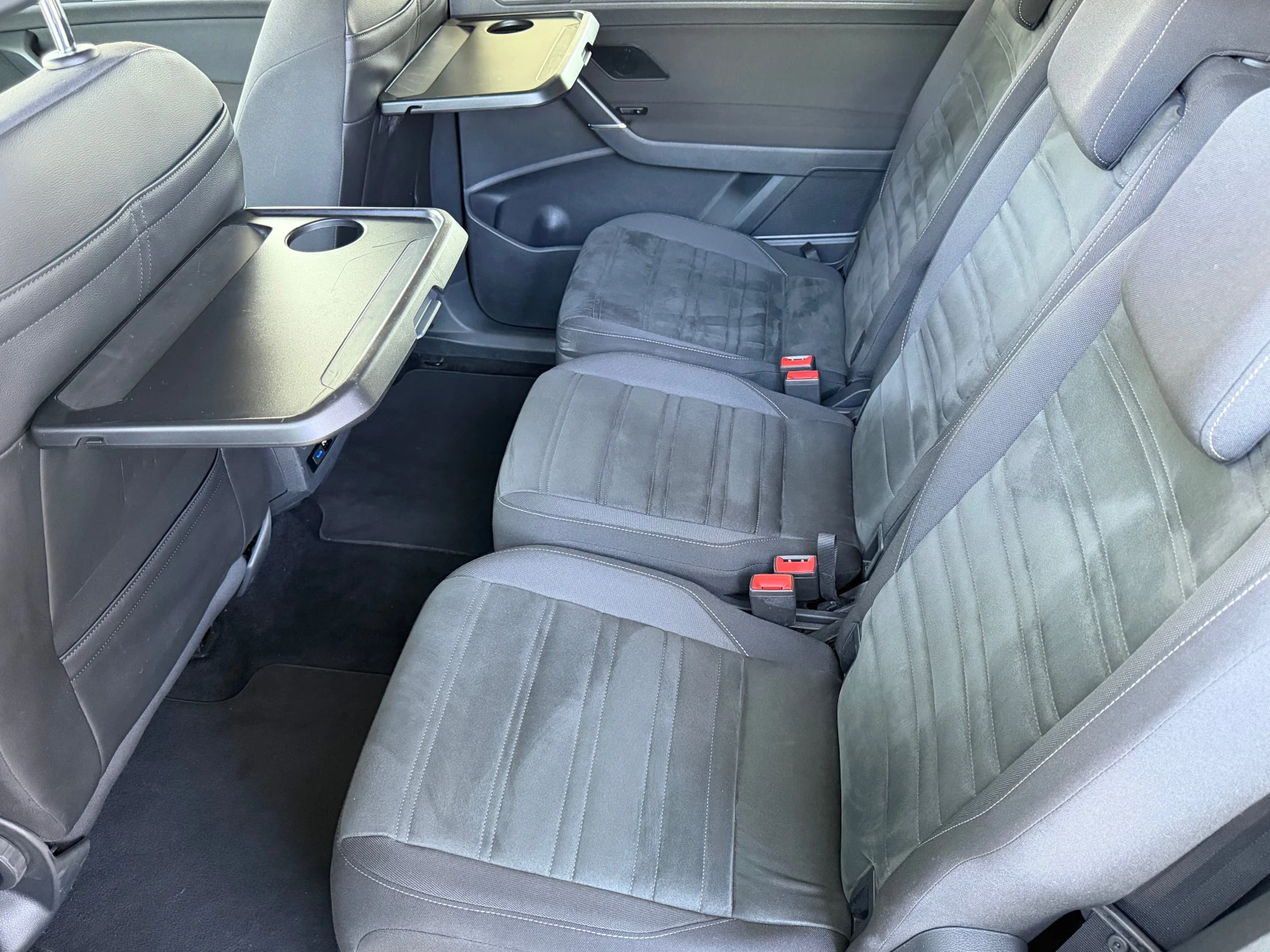 VW Touran 2.0TDI, HIGHLINE, DISTR, NAVI+ CAMERA, LED, ПОДГРЕ, снимка 13 - Автомобили и джипове - 55727856