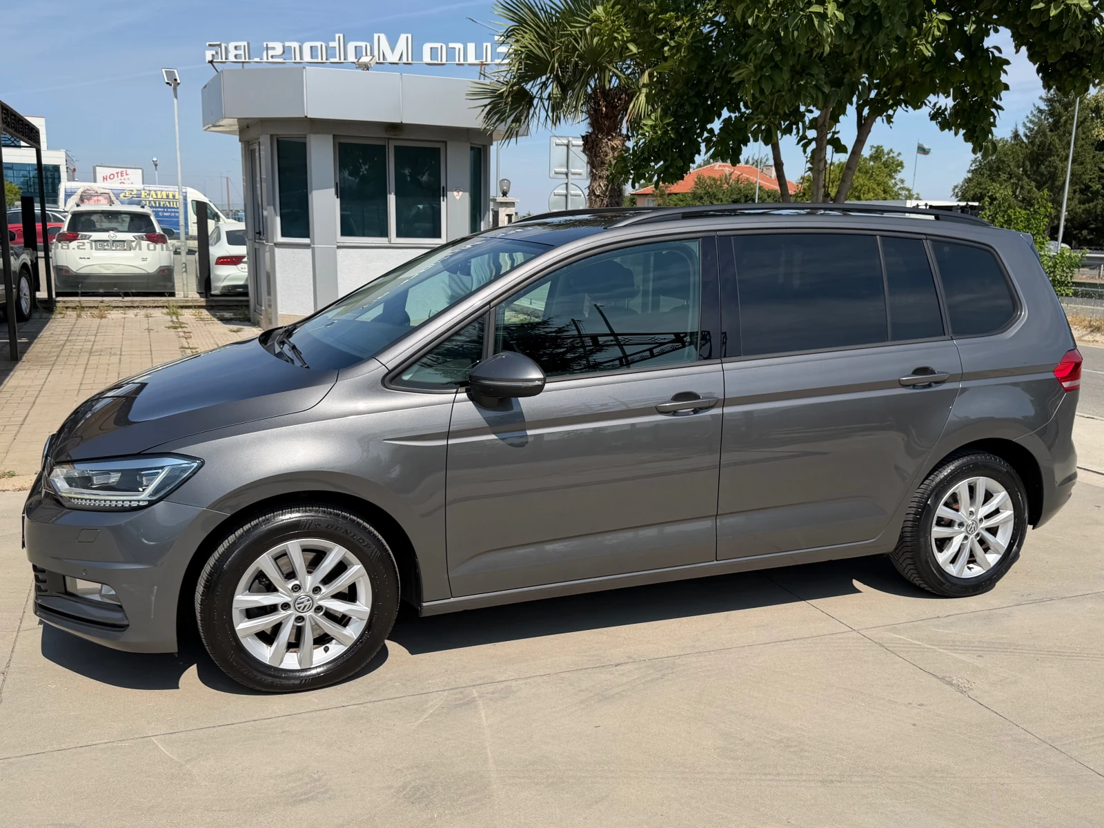 VW Touran 2.0TDI, HIGHLINE, DISTR, NAVI+ CAMERA, LED, ПОДГРЕ, снимка 7 - Автомобили и джипове - 55727856