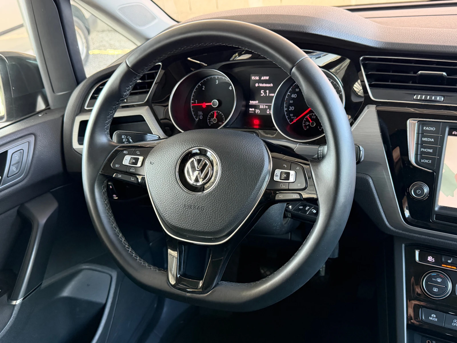 VW Touran 2.0TDI, HIGHLINE, DISTR, NAVI+ CAMERA, LED, ПОДГРЕ, снимка 12 - Автомобили и джипове - 55727856