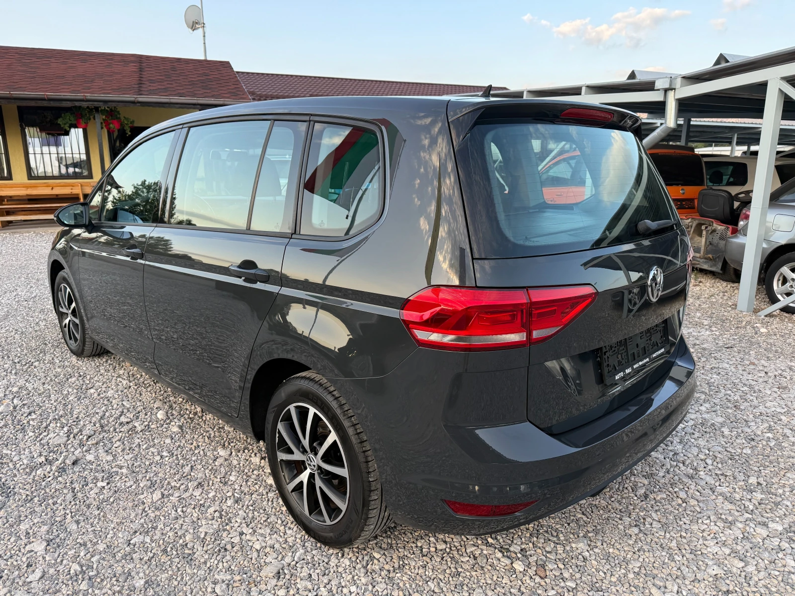 VW Touran  РЕАЛНИ КИЛОМЕТРИ !! НОВ ВНОС !! ЕВРО 6 !!, снимка 3 - Автомобили и джипове - 55829330