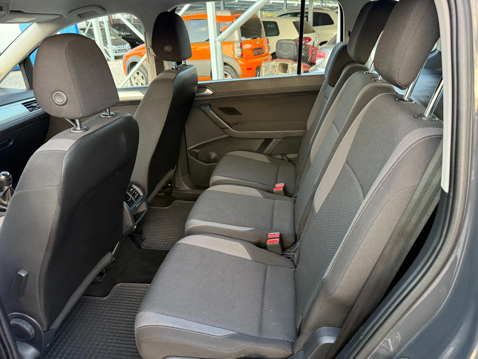 VW Touran  РЕАЛНИ КИЛОМЕТРИ !! НОВ ВНОС !! ЕВРО 6 !!, снимка 14 - Автомобили и джипове - 55829330