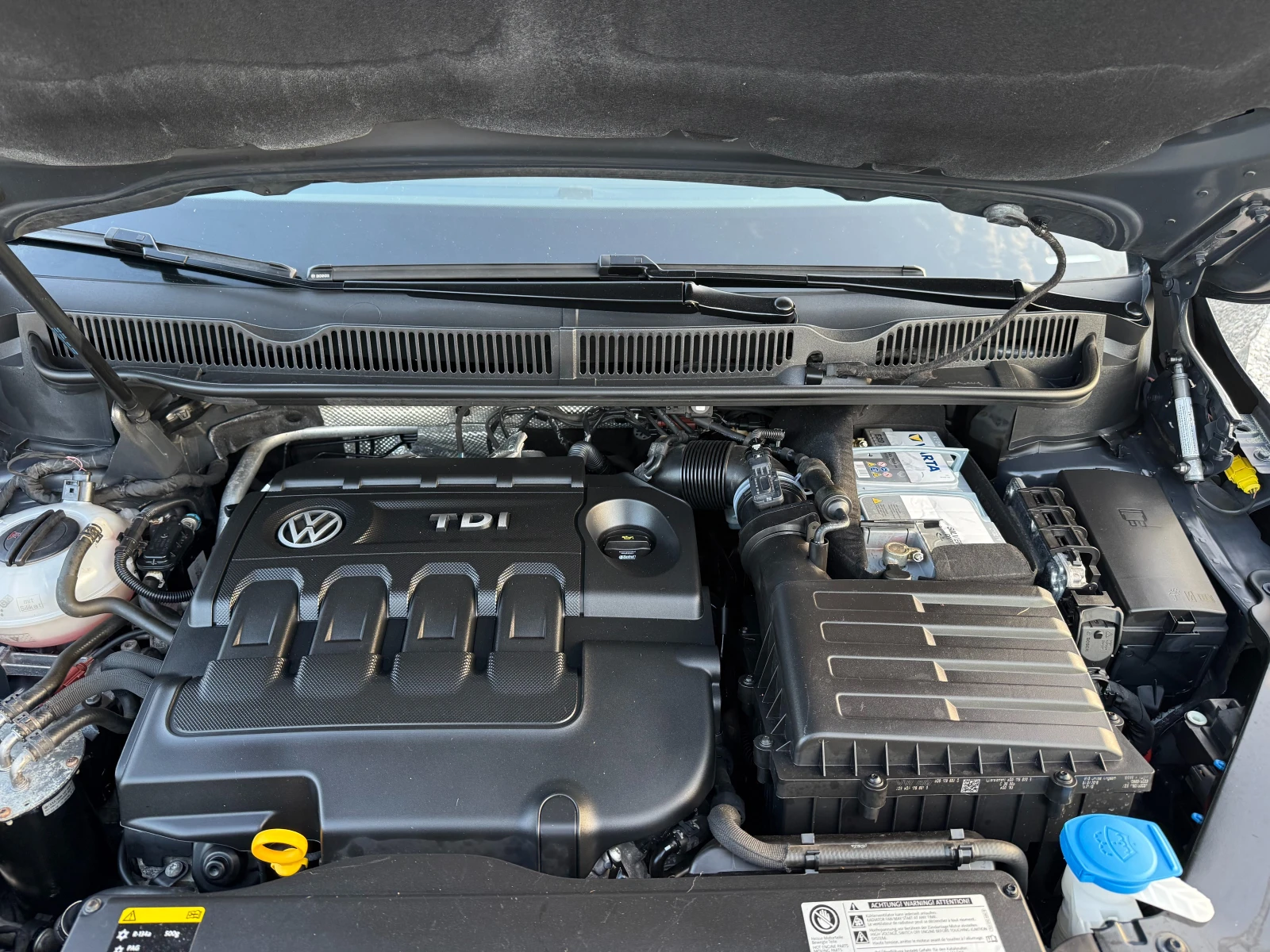 VW Touran  РЕАЛНИ КИЛОМЕТРИ !! НОВ ВНОС !! ЕВРО 6 !!, снимка 17 - Автомобили и джипове - 55829330