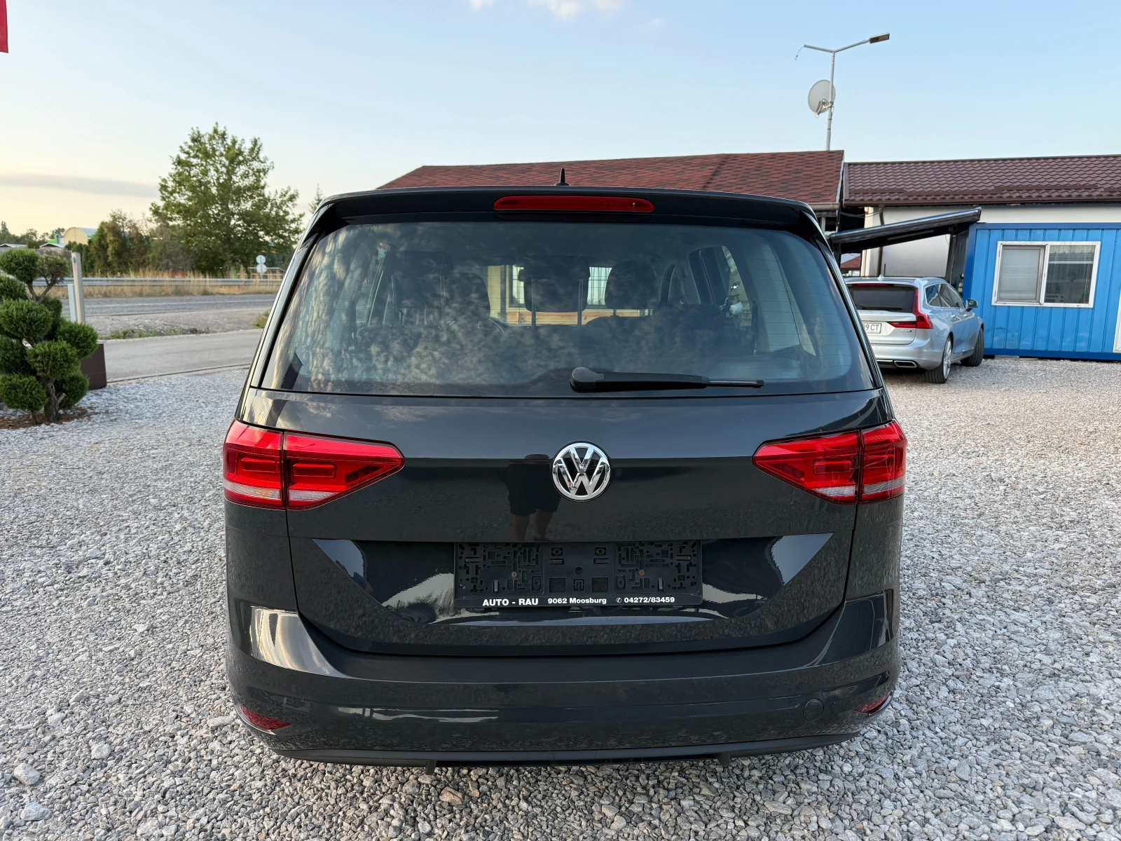 VW Touran  РЕАЛНИ КИЛОМЕТРИ !! НОВ ВНОС !! ЕВРО 6 !!, снимка 4 - Автомобили и джипове - 55829330