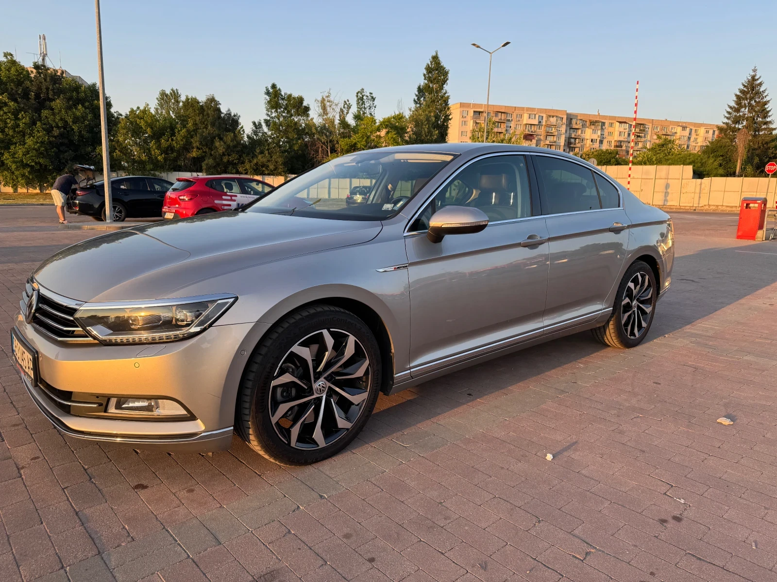VW Passat BiTDI 4Motion DSG Highline Digital cockpit, снимка 12 - Автомобили и джипове - 56257542