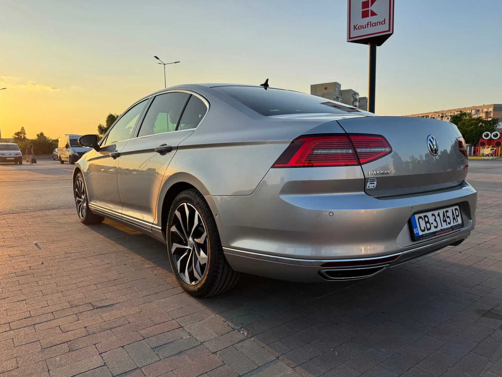 VW Passat BiTDI 4Motion DSG Highline Digital cockpit, снимка 9 - Автомобили и джипове - 56257542