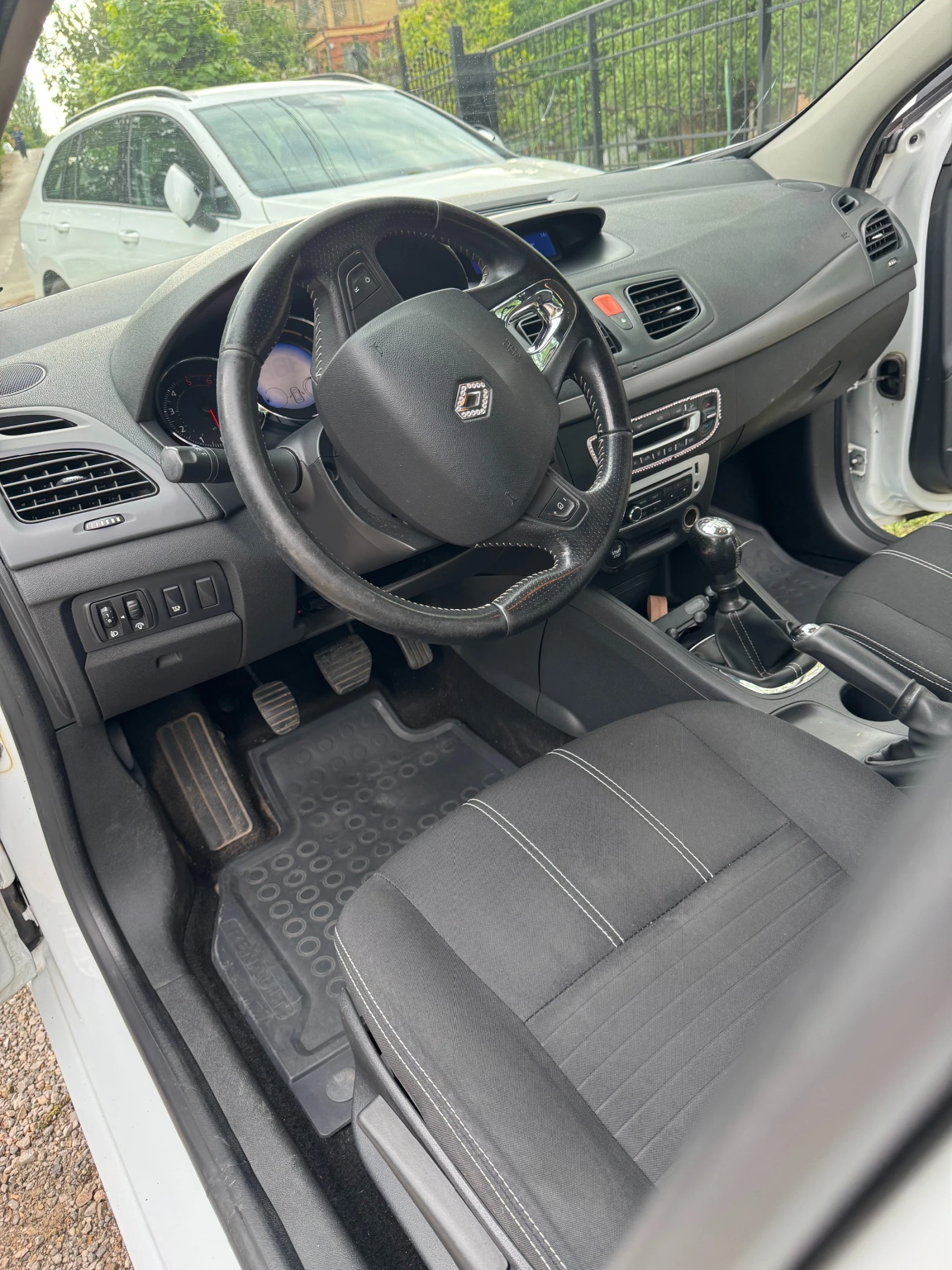Renault Fluence 1.5 D, снимка 7 - Автомобили и джипове - 56316926