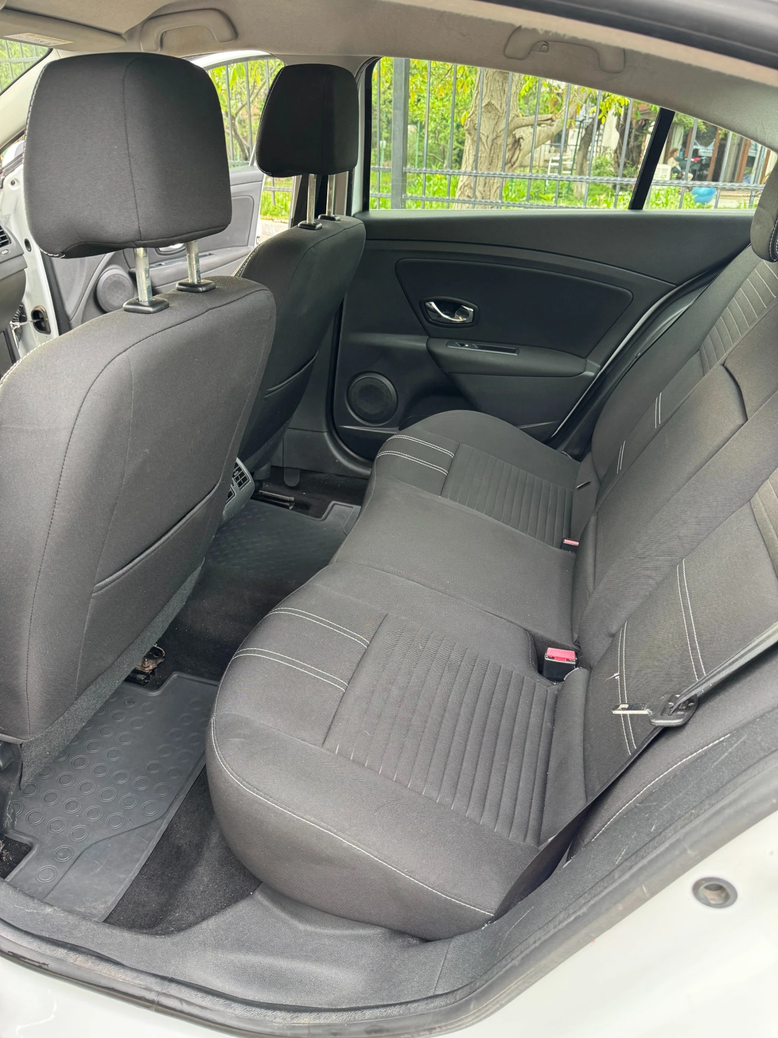 Renault Fluence 1.5 D, снимка 9 - Автомобили и джипове - 56316926
