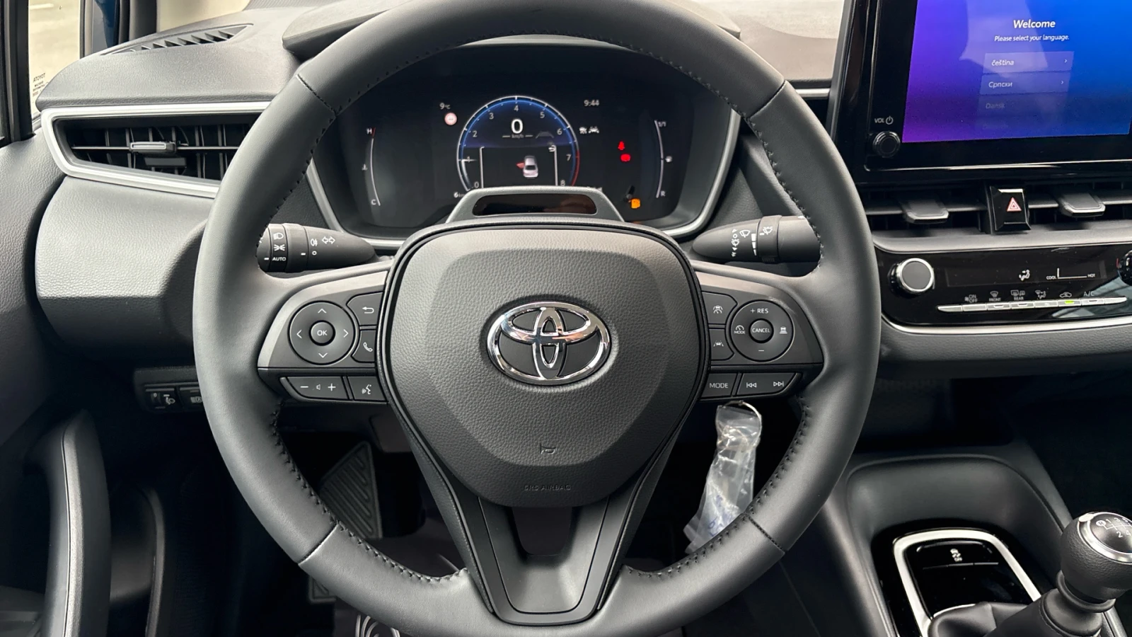 Toyota Corolla 1.5 6MT Comfort, снимка 12 - Автомобили и джипове - 56704911