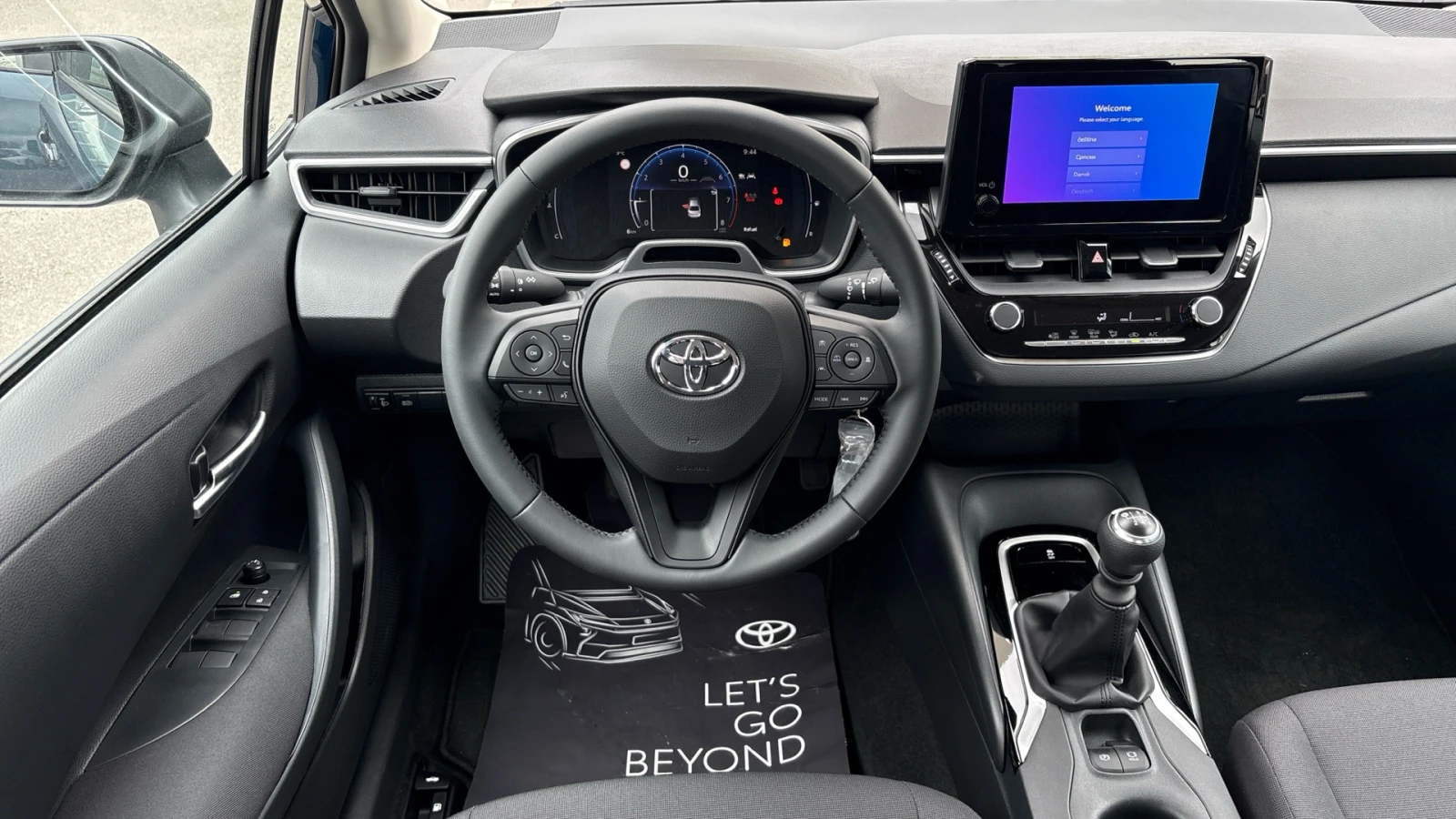 Toyota Corolla 1.5 6MT Comfort, снимка 8 - Автомобили и джипове - 56704911