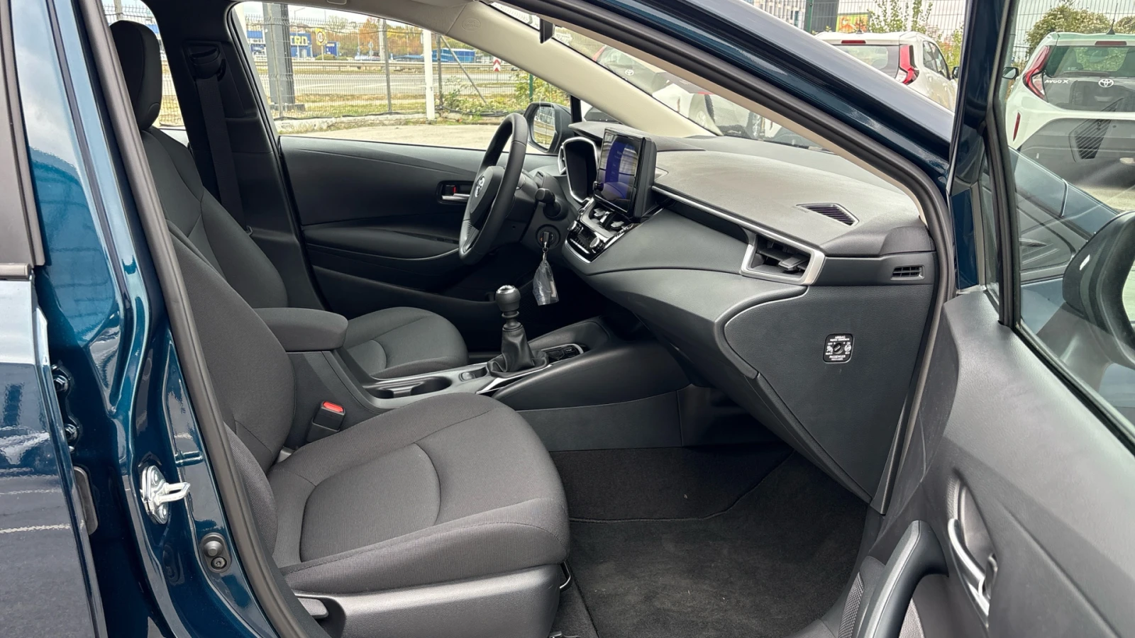 Toyota Corolla 1.5 6MT Comfort, снимка 5 - Автомобили и джипове - 56704911