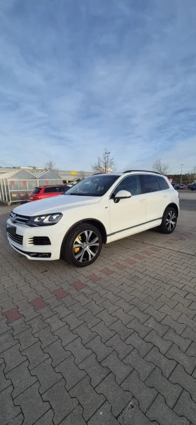 Обява за продажба на VW Touareg R-Line, обдухване, печка, дистроник, ФУЛ МАКС ~34 990 лв. - изображение 1