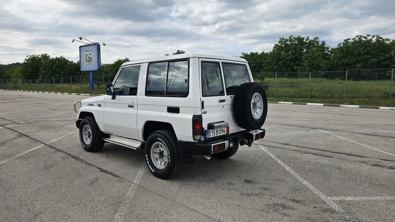 Toyota Land cruiser 2.4 Бензин, снимка 4 - Автомобили и джипове - 45874192