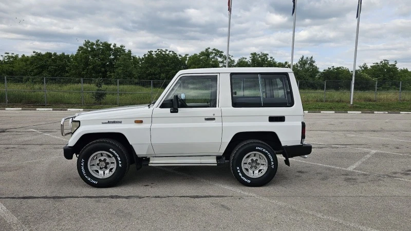 Toyota Land cruiser 2.4 Бензин, снимка 3 - Автомобили и джипове - 45874192