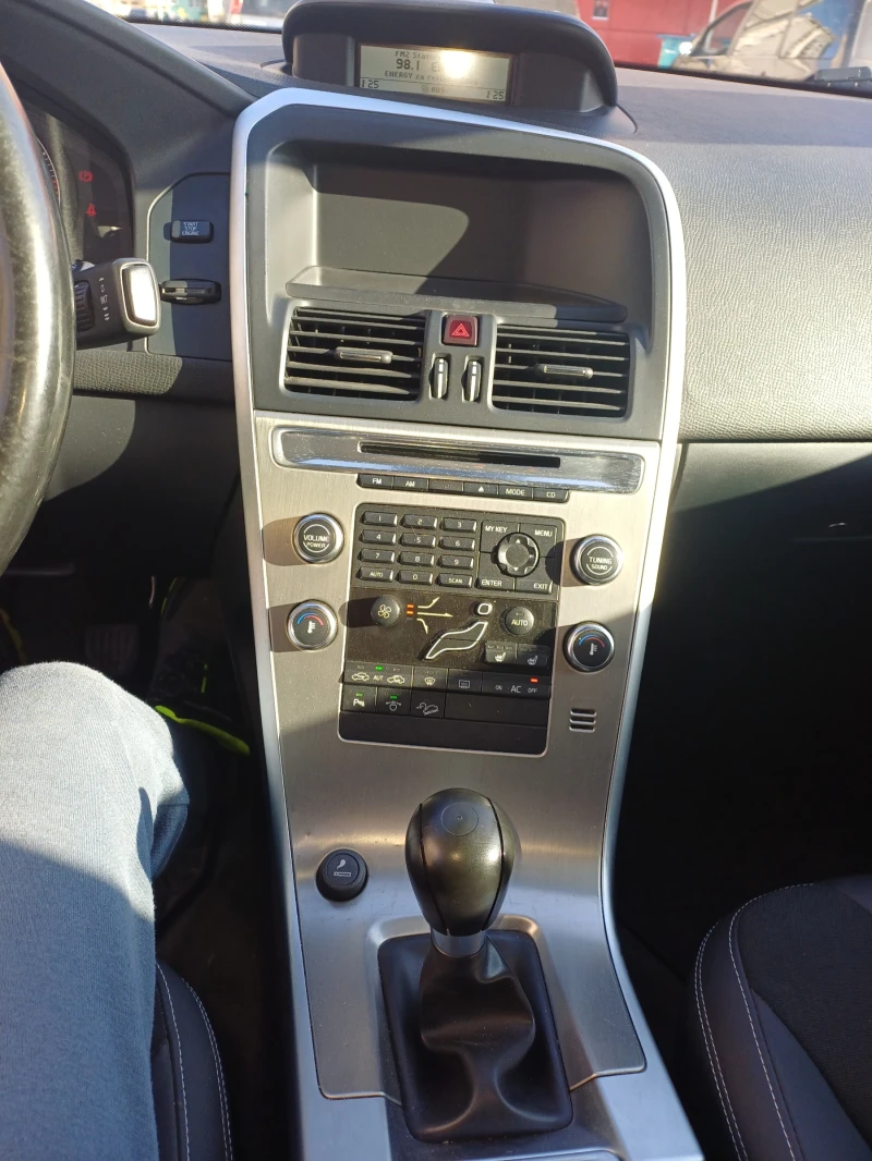 Volvo XC60, снимка 6 - Автомобили и джипове - 52505798