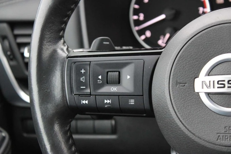 Nissan Rogue S| Heated Seats | Blind Spot , снимка 16 - Автомобили и джипове - 53362385