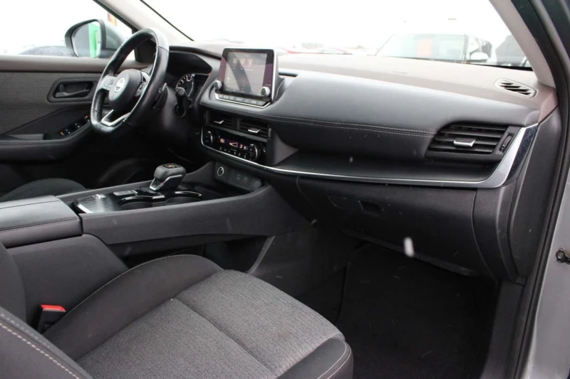 Nissan Rogue S| Heated Seats | Blind Spot , снимка 8 - Автомобили и джипове - 53362385