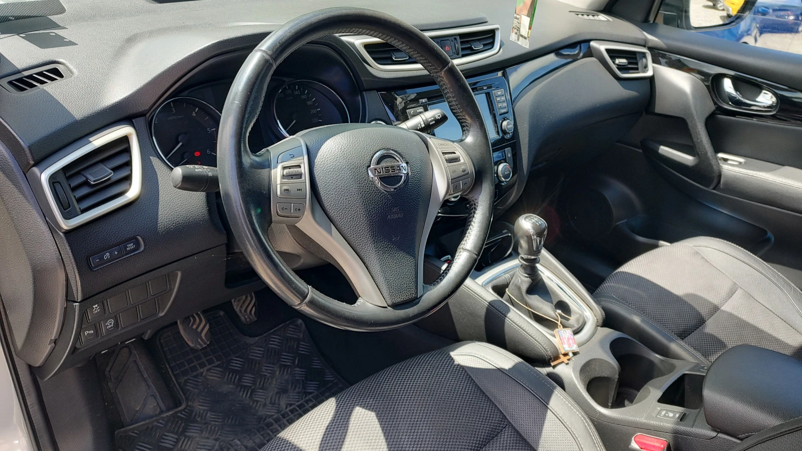 Nissan Qashqai 1.6DCI/360Camera/Panorama/Keyless  - изображение 8