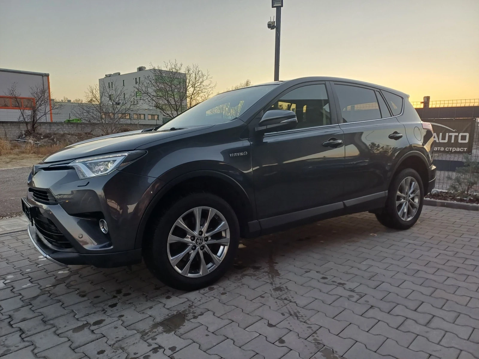 Toyota Rav4 2.5 Hybrid Premium Full Options  - изображение 4