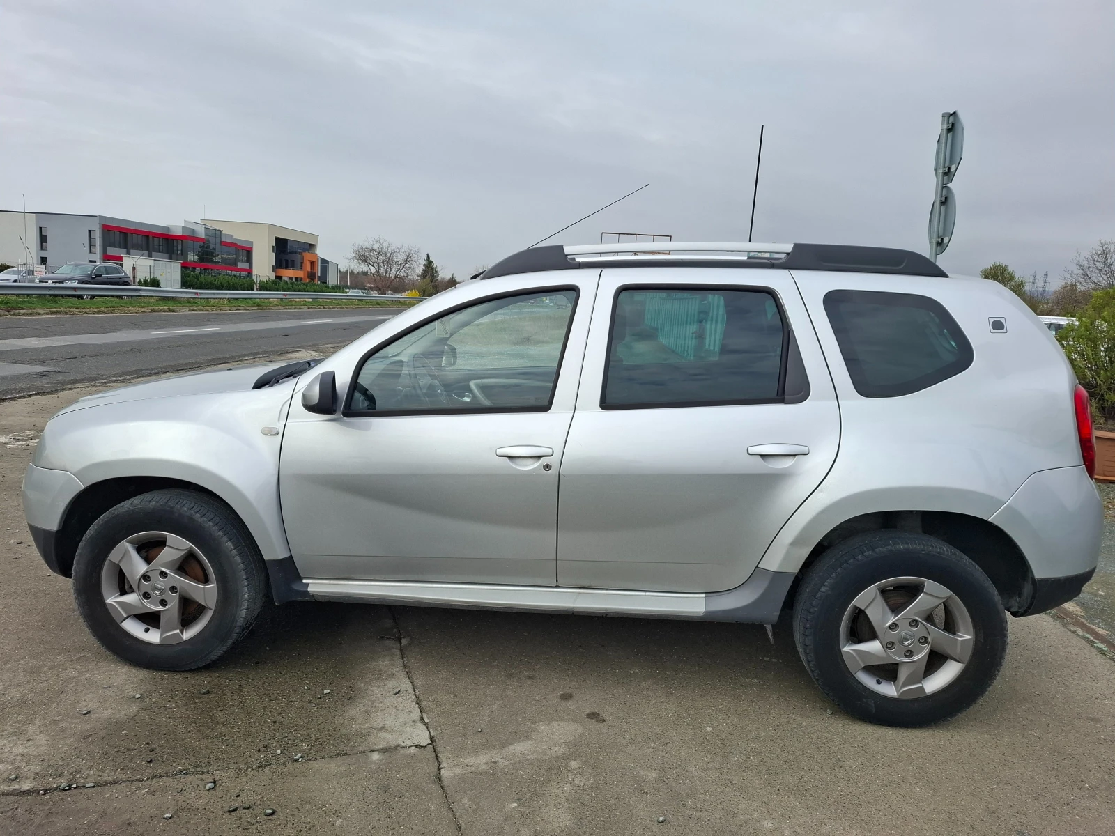 Dacia Duster 1, 6i Италия - изображение 4