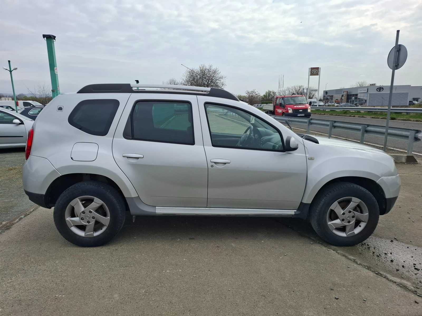 Dacia Duster 1, 6i Италия - изображение 5