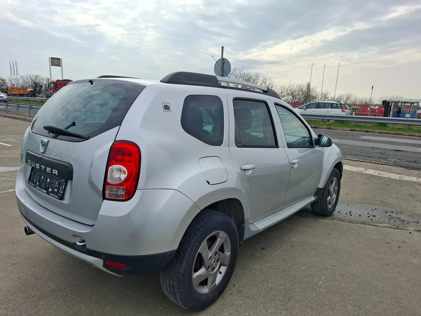 Dacia Duster 1, 6i Италия - изображение 6