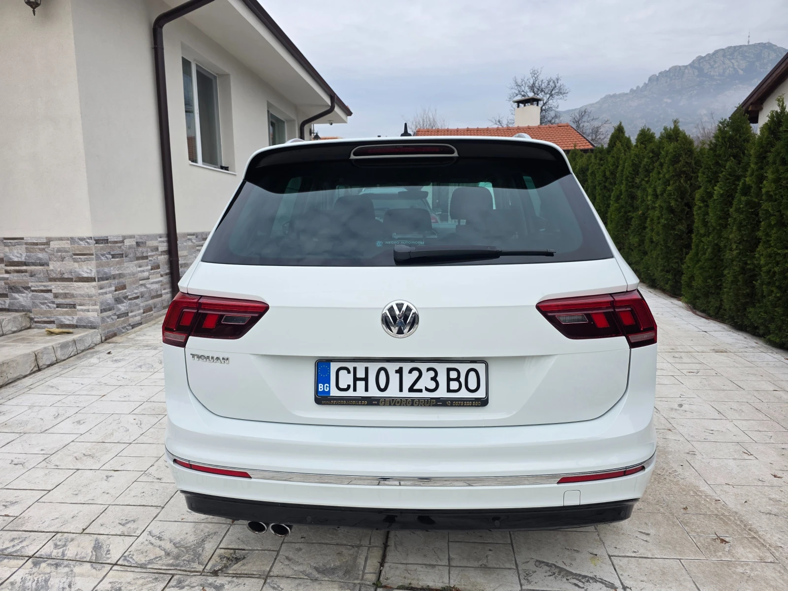 VW Tiguan 2.0 TDI R-LINE  НАПЪЛНО ОБСЛУЖЕН , снимка 6 - Автомобили и джипове - 54008944