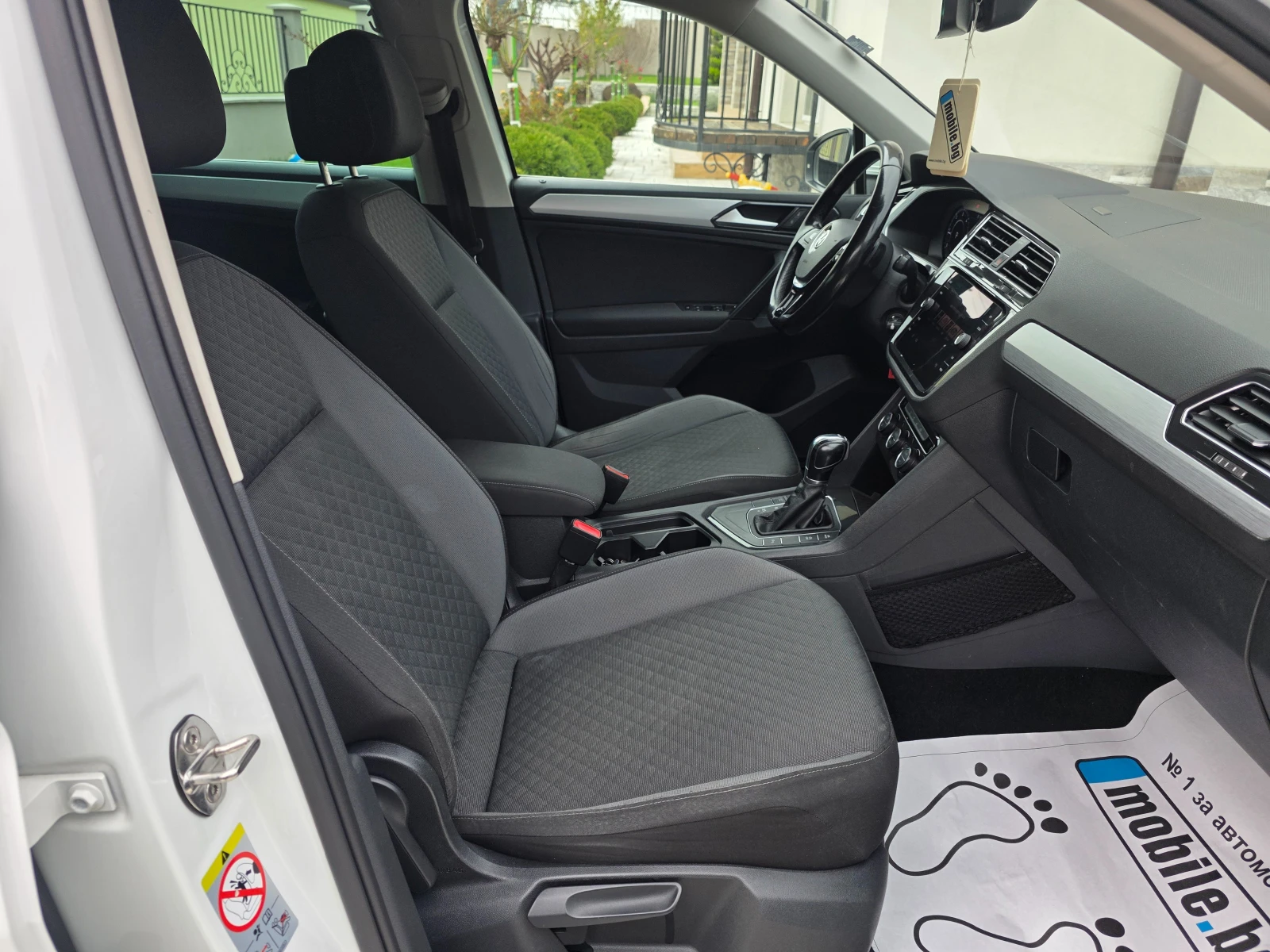 VW Tiguan 2.0 TDI R-LINE  НАПЪЛНО ОБСЛУЖЕН , снимка 14 - Автомобили и джипове - 54008944