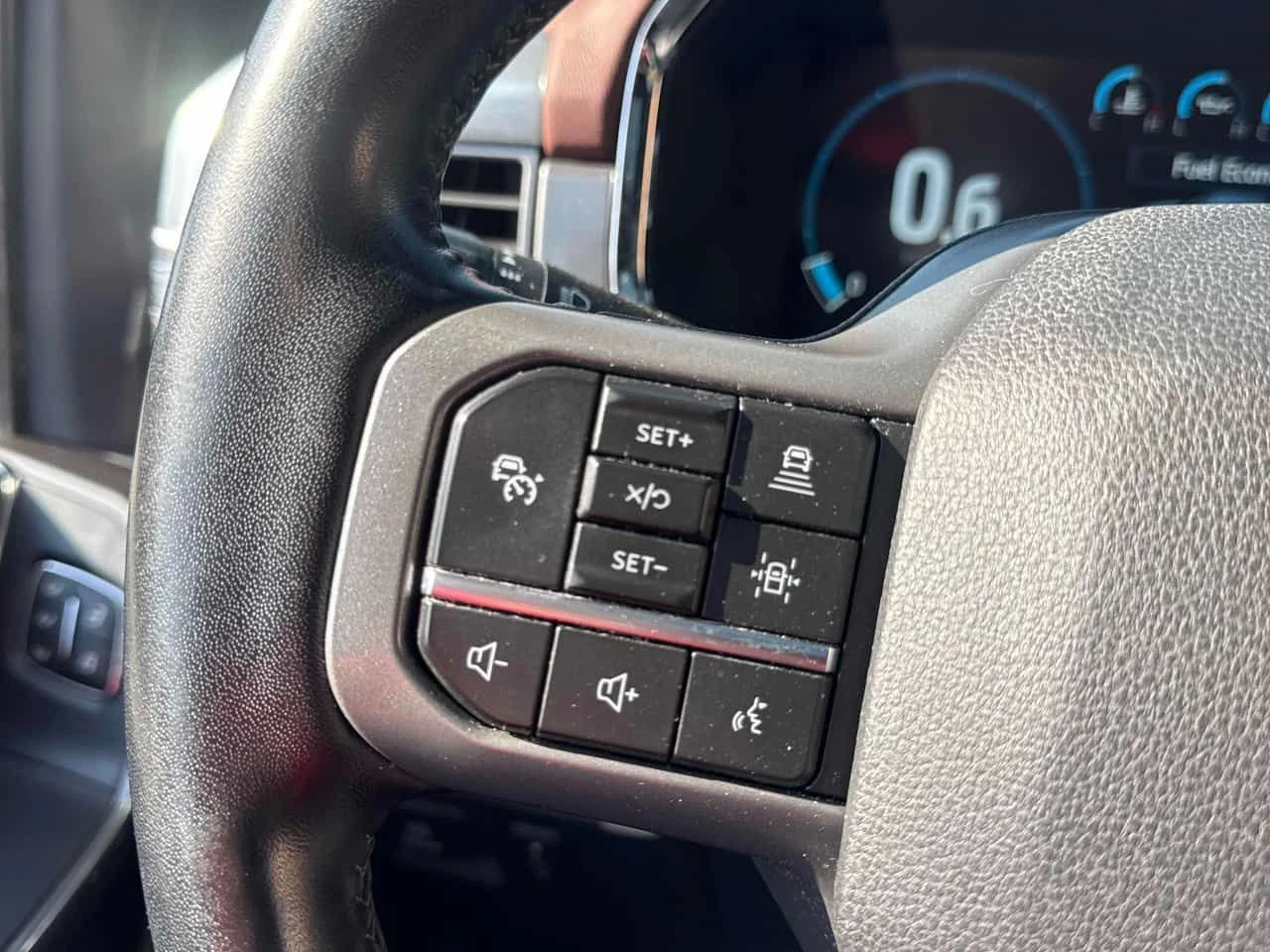 Ford F150 * 4WD SuperCrew Box * KEYLESS * ПОДГРЕВИ * CARFAX , снимка 11 - Автомобили и джипове - 54042976