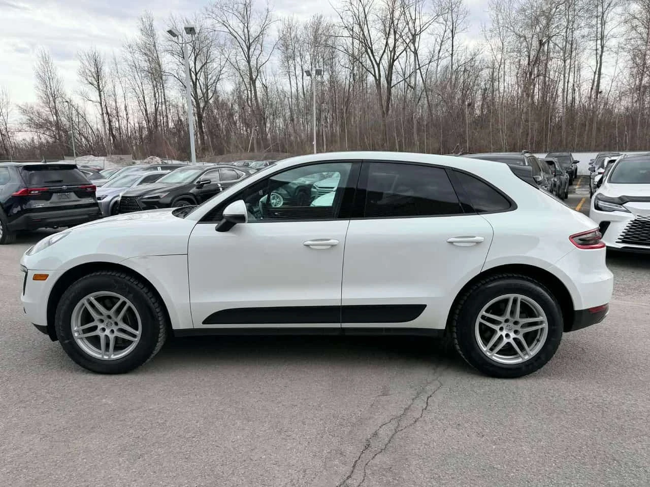 Porsche Macan * AWD * ПОДГРЕВ * ОБДУХВАНЕ * ОТ ПРЕДСТАВИТЕЛСТВО, снимка 3 - Автомобили и джипове - 54214278