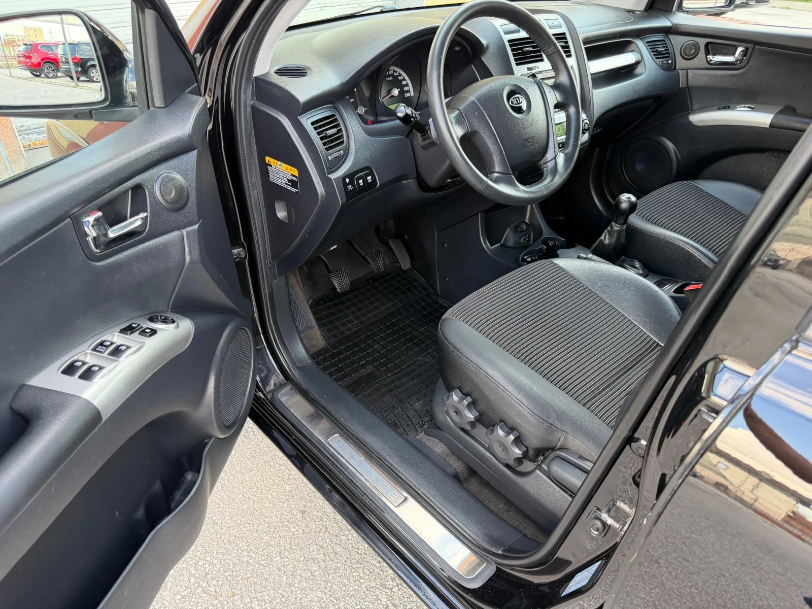 Kia Sportage 2.0i 140к.с. 4х4 ГАЗ/БЕНЗИН, снимка 11 - Автомобили и джипове - 54774683