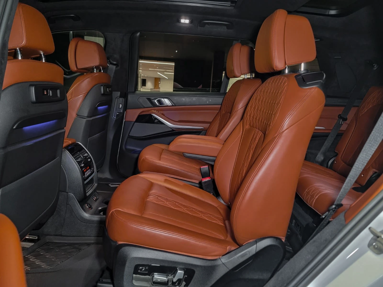BMW X7 40i* M-SPORT* DISTRONIC* INDIVIDUAL* HEAD-UP* ОБДУ, снимка 14 - Автомобили и джипове - 54834781
