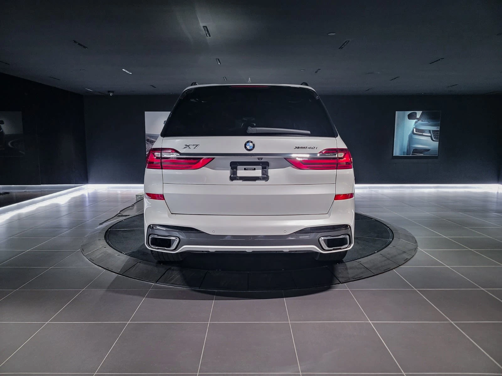 BMW X7 40i* M-SPORT* DISTRONIC* INDIVIDUAL* HEAD-UP* ОБДУ, снимка 5 - Автомобили и джипове - 54834781