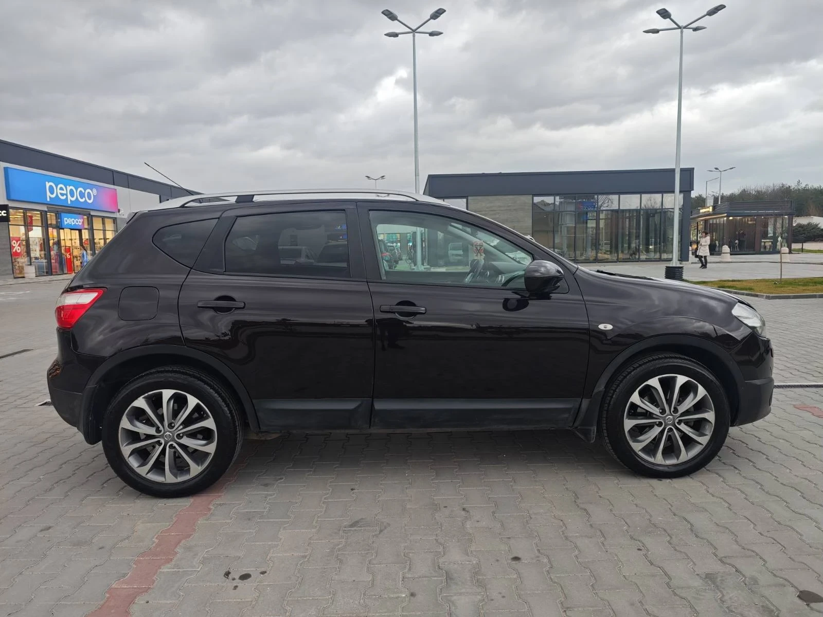 Nissan Qashqai, снимка 11 - Автомобили и джипове - 54998702