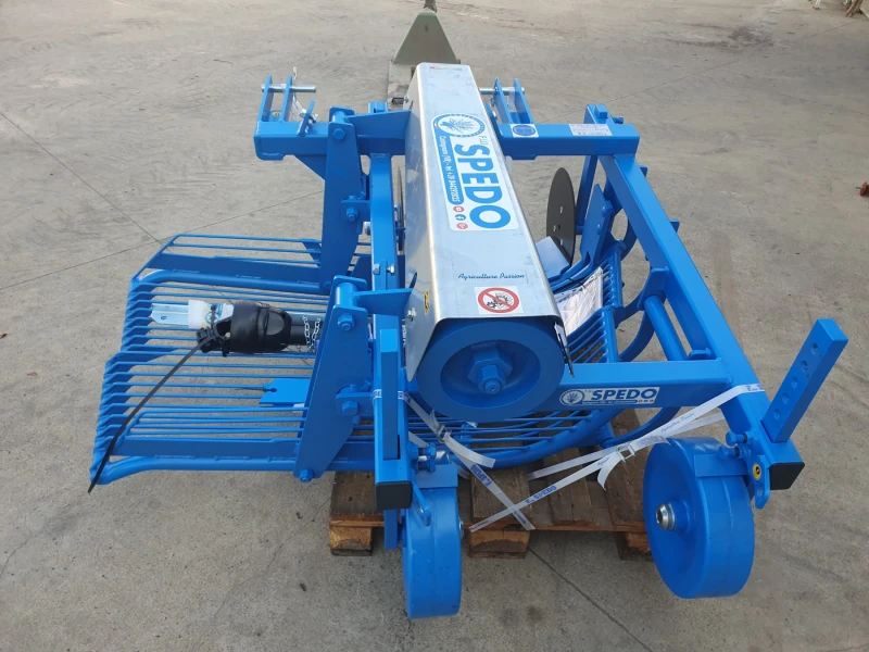 Специализирани машини Машини за зеленчуци Картофовадачна машина марка Spedo модел CPLD, снимка 4 - Селскостопанска техника - 49646533