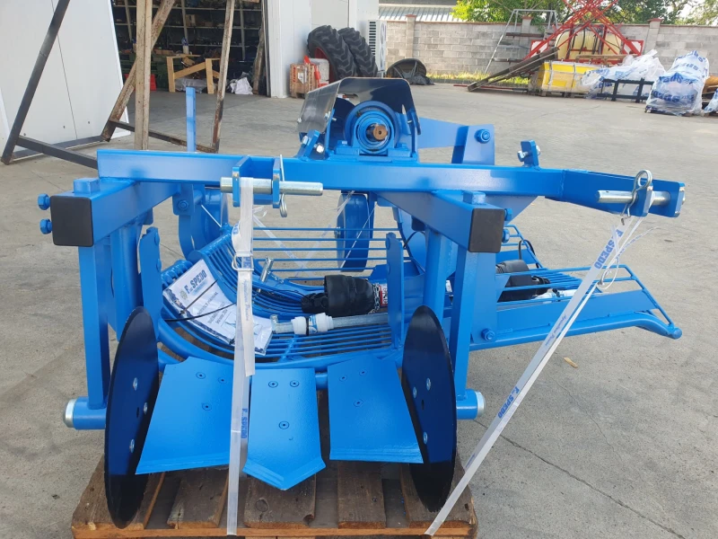 Специализирани машини Машини за зеленчуци Картофовадачна машина марка Spedo модел CPLD, снимка 5 - Селскостопанска техника - 49646533