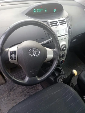 Toyota Yaris 1.3 vvt-i, снимка 14