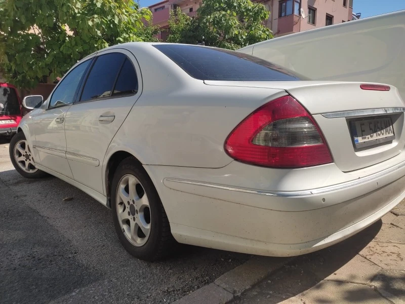 Mercedes-Benz E 200 Мерцедес Е -200, снимка 2 - Автомобили и джипове - 46826239