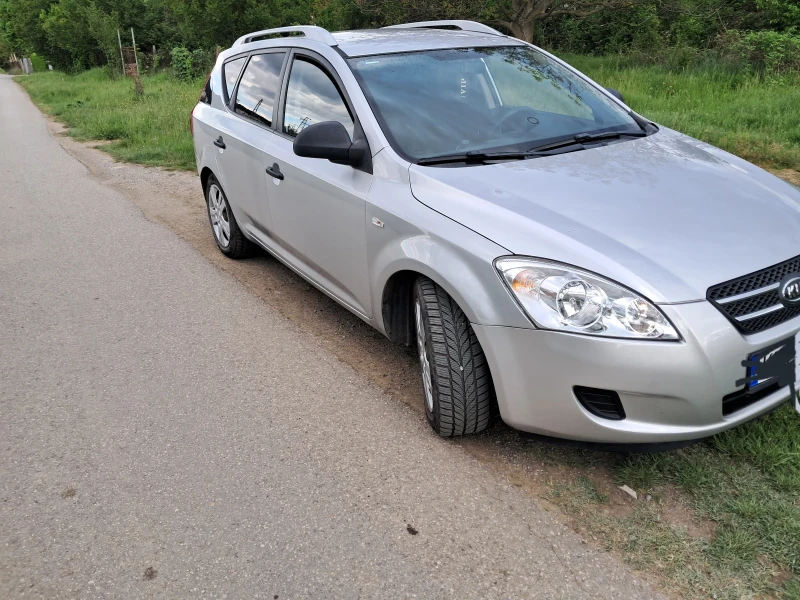 Kia Ceed 1.6gpl, снимка 4 - Автомобили и джипове - 50235144