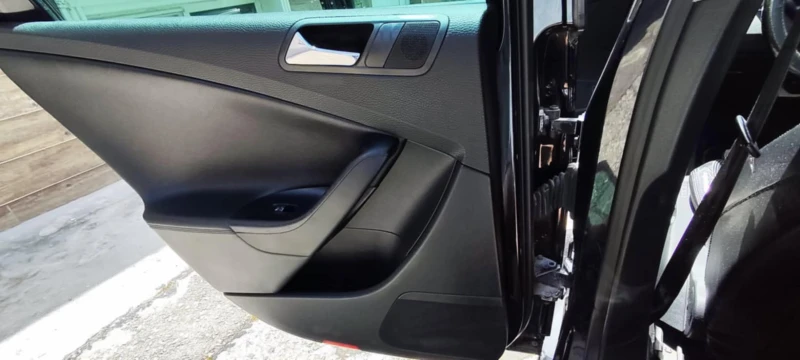 VW Passat 2.0 TDI HIGH LINE, снимка 17 - Автомобили и джипове - 52238674