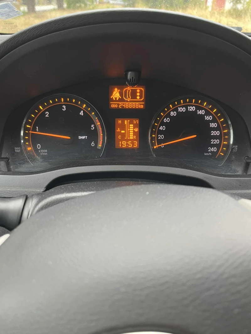 Toyota Avensis 2.2 D4D, снимка 4 - Автомобили и джипове - 51961641