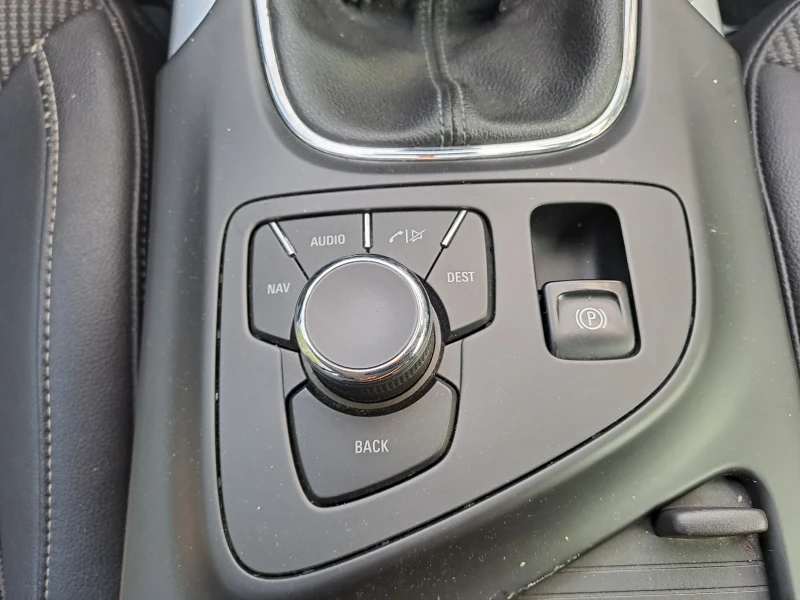 Opel Insignia 1.6 Turbo, снимка 10 - Автомобили и джипове - 52716541