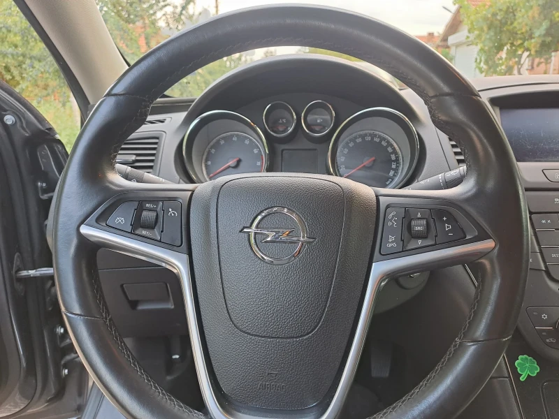 Opel Insignia 1.6 Turbo, снимка 16 - Автомобили и джипове - 52716541