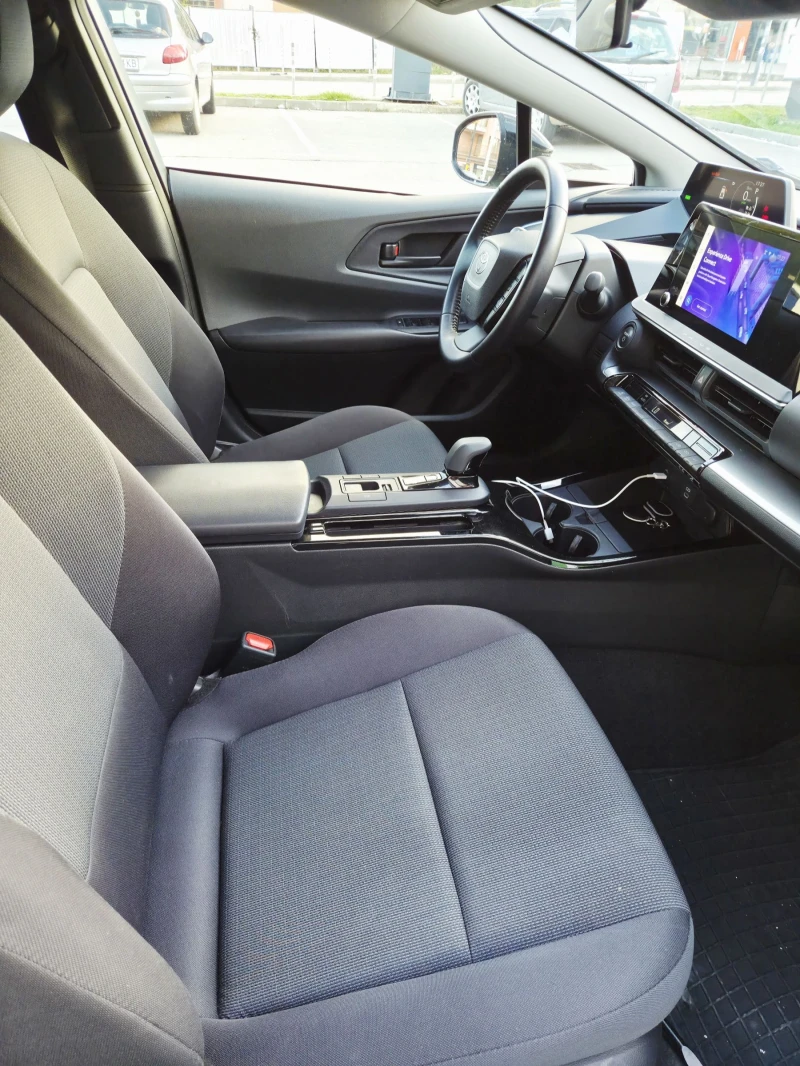 Toyota Prius 2.0 HEV HIbrid, снимка 9 - Автомобили и джипове - 53398637
