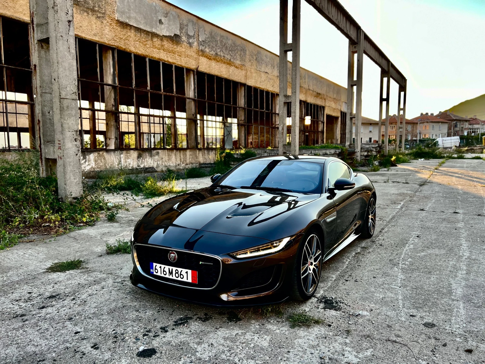 Jaguar F-Type R - изображение 7