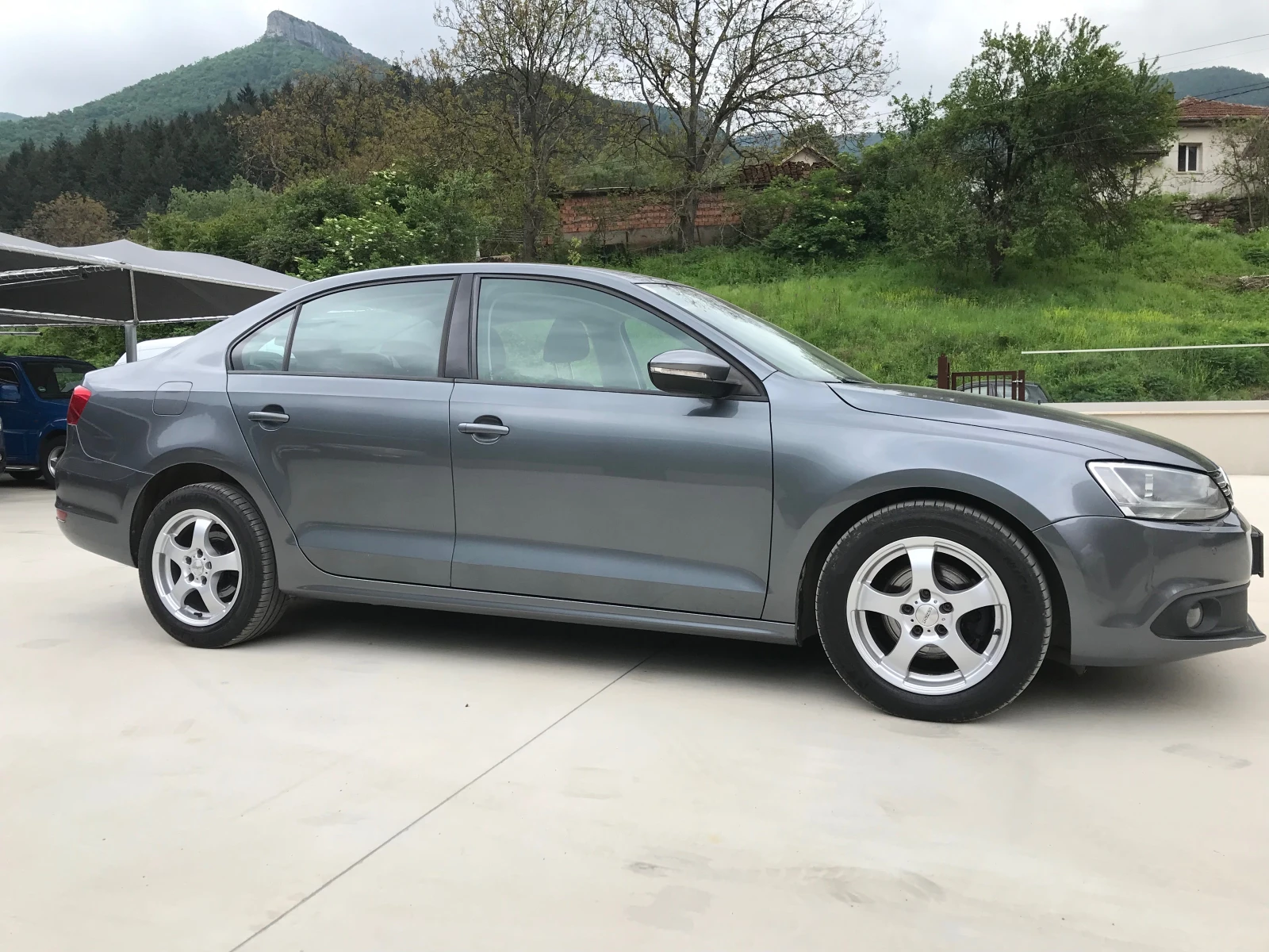VW Jetta 1, 6tdi.105k. Evro5 - изображение 3