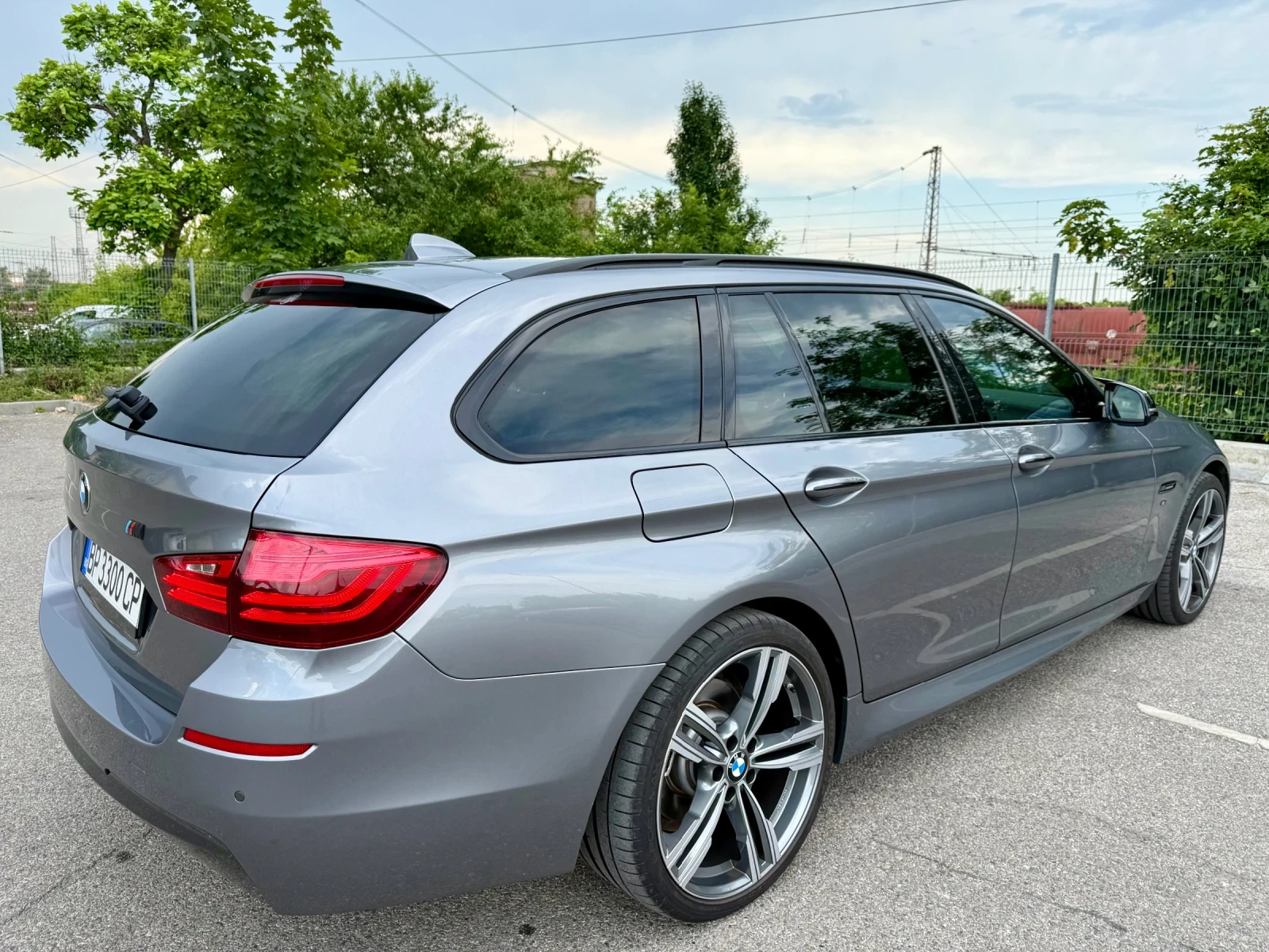 BMW 525 xDrive* M пакет* B&O* Панорама* Full LED* 20-ки - изображение 5